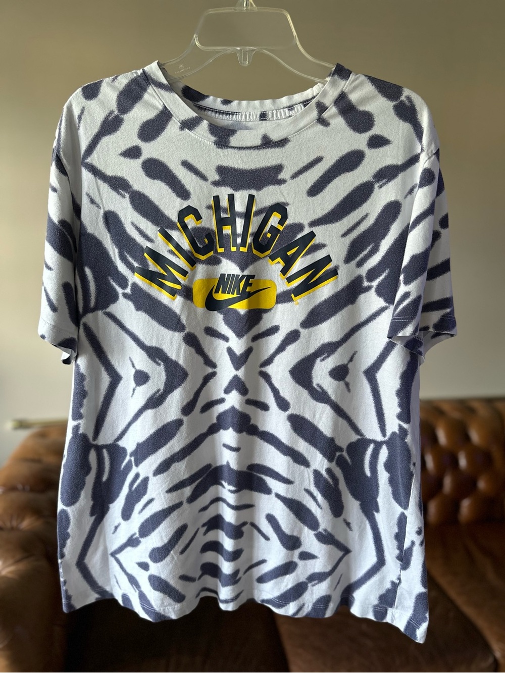 100% COTTON · Nike Men's Michigan Wolverines Tie-Dye Tee (size XL)